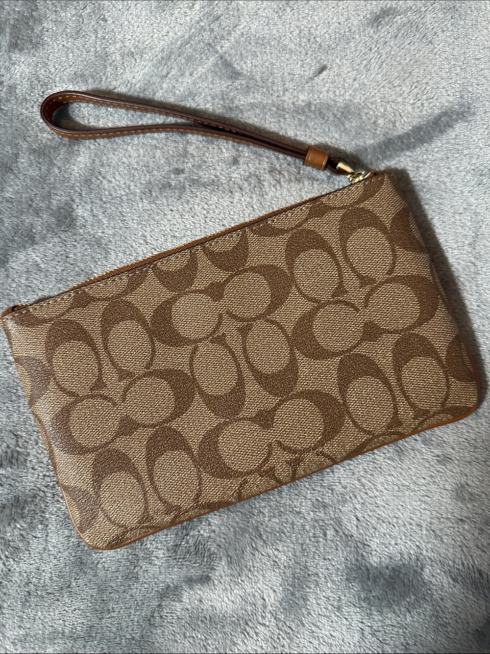 EUC/Like New Coach Brown Signature Canvas Wristlet with Gold Logo - Picture 2 of 6